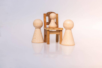 木雕像人家庭概念