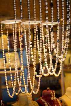项链珠宝使色彩斑斓的珍贵的珍珠