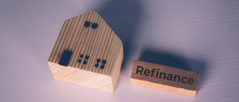 木块再融资词房子模型首页金融贷款抵押贷款真正的房地产财产住宅规划预算投资收入业务概念