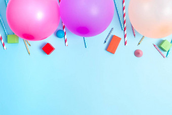 色彩斑斓的生日聚会，派对设计明亮的庆祝<strong>活动规划</strong>的想法浮华的装饰气球五彩纸屑蜡烛庆祝节日设计聚会，派对