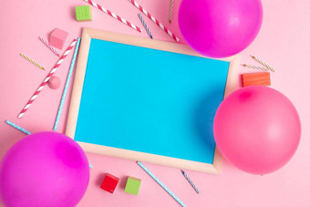 色彩斑斓的聚会，派对邀请设计明亮的庆祝活动规划的想法浮华的装饰气球五彩纸屑蜡烛庆祝节日设计聚会，派对