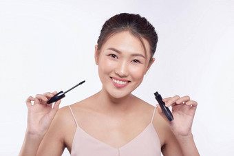 睫毛膏女人把化妆眼睛亚洲女模型脸特写镜头眼睛刷睫毛