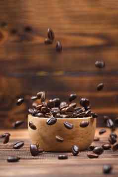 咖啡豆子咖啡杯完整的咖啡豆子