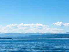 田园瑞士景观视图湖zurichsee苏黎世瑞士山蓝色的水天空夏天自然旅行目的地理想的风景优美的艺术打印