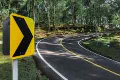 路交通符号弯曲的减少速度
