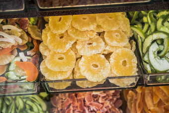 各种各样的干水果有机健康的零食市场