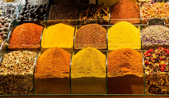 色彩斑斓的香料土耳其大香料集市伊斯坦布尔火鸡
