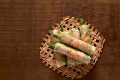 越南春天卷大米纸生菜沙拉粉丝面条虾鱼酱汁甜蜜的辣椒我是柠檬veletables复制空间亚洲越南食物传统的国家厨房
