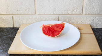 健康的吃新鲜的健康的<strong>葡萄柚</strong>白色板厨房表格有创意的概念最小的食物<strong>葡萄柚</strong>柑橘类片