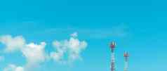 电信塔蓝色的天空白色云广播卫星波兰沟通技术电信行业移动电信网络电信桥塔