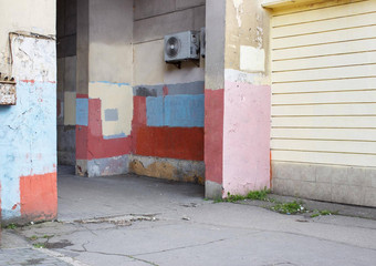 色彩斑斓的墙可怜的社区城市