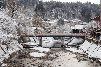 苏炳桥雪秋天宫川河冬天季节具有里程碑意义的飞驒岐阜高山日本景观视图