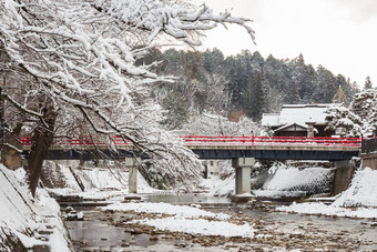 苏炳桥雪秋天宫川河冬天季节具有里程碑意义的飞驒岐阜高山日本景观视图