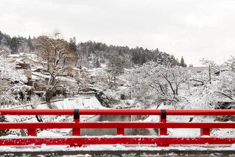 苏炳桥雪秋天宫川河冬天季节具有里程碑意义的飞驒岐阜高山日本景观视图