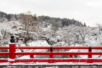 苏炳桥雪秋天宫川河冬天季节具有里程碑意义的飞驒岐阜高山日本景观视图