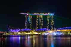 新加坡天际线城市景观光水显示玛丽娜湾晚上