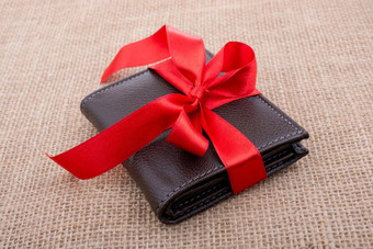 礼物钱包包装红色的丝带