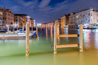 风景优美的视图晚上大运河威尼斯意大利