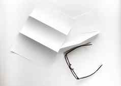 空白信纸信封眼镜