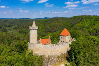 空中视图中世纪的城堡可可林附近的布拉格czechia中央欧洲中世纪的哥特城堡可可林科科科林斯科受保护的景观区域捷克共和国中世纪的哥特城堡可可林