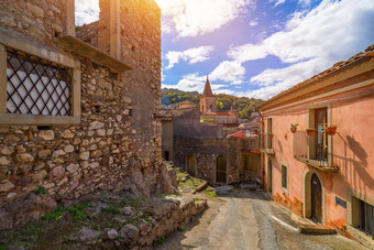 风景如画的街大教堂背景诺瓦拉西西里岛西西里意大利令人惊异的城市景观诺瓦拉西西里岛小镇山村诺瓦拉西西里岛西西里意大利