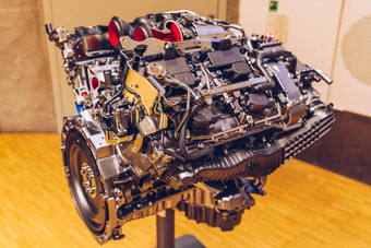 强大的引擎车内部设计引擎车引擎部分现代强大的车引擎概念现代车引擎孤立的