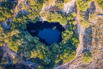 著名的梅丽莎尼湖凯法利尼亚岛岛卡拉沃米洛斯希腊前梅丽莎尼洞穴梅丽莎尼湖卡拉沃米洛斯村凯法利尼亚岛岛希腊梅丽莎尼洞穴查看