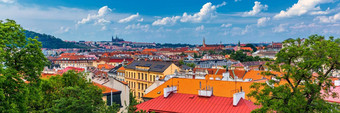视图<strong>布拉格</strong>城堡红色的屋顶维谢赫拉德区域日落灯<strong>布拉格</strong>捷克共和国风景优美的视图<strong>布拉格</strong>城市<strong>布拉格</strong>城堡petrin塔维谢赫拉德俯瞰红色的屋顶