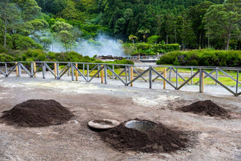 烹饪煮熟的那<strong>温泉</strong>餐为什么米格尔亚速尔洞地面烹饪煮熟的那<strong>温泉</strong>肉炖肉煮熟的火山蒸汽<strong>温泉</strong>湖为什么米格尔亚速尔葡萄牙