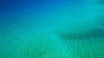 海表面空中视图背景图像绿松石海深海珊瑚空中无人机拍摄绿松石水空间文本海蓝宝石背景海空中视图