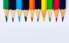 颜色铅笔孤立的白色背景关闭彩色的彩虹铅笔画概念准备学校折扣文具学校一年