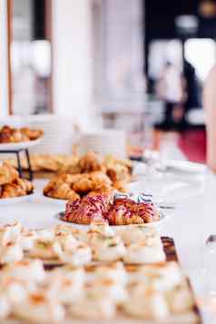 糕点饼干羊角面包甜蜜的甜点服务慈善机构事件假期背景横幅奢侈品品牌设计