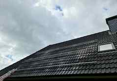 视图屋顶瓷砖梯住宅房子屋顶修复