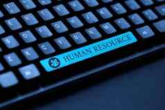 概念上的显示人类资源互联网概念至关重要的部门处理人员配备员工关注打字有帮助的博客教程指南研究策略在线