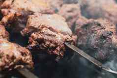 烹饪烤羊肉串烧烤猪肉煤炭