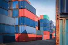 堆栈容器货物船进口出口港港口货物运费航运容器物流行业航海运输分布院子里业务商业码头运输