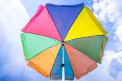 角视图色彩斑斓的伞阳光夏天季节