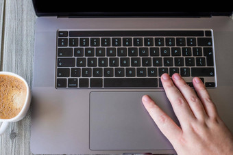 夫人手指出紧迫的电脑键盘键打字的想法女人手掌攻丝打字新鲜的的想法无线笔记本键盘
