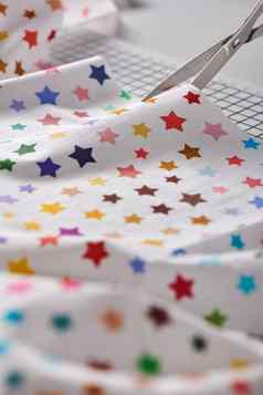 过程切割织物模式色彩斑斓的星星剪刀工艺席