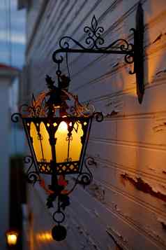 发光的街灯照明外观房子《暮光之城》街城市