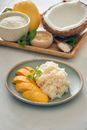 芒果黏糊糊的大米受欢迎的传统的甜点泰国