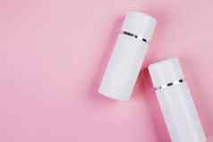 模型化妆品瓶奶油乳液孤立的粉红色的背景模拟包广告护肤品美容前视图平躺皮肤护理治疗产品