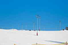 滑雪度假胜地雪坡小道塔泛光照明