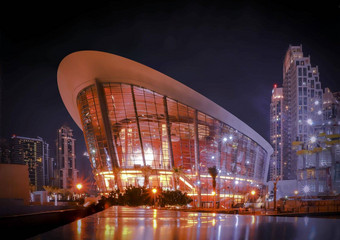 阿联酋12月迪拜歌剧晚上天际线假期阿联酋城市前视图体系结构建筑蓝色的天空