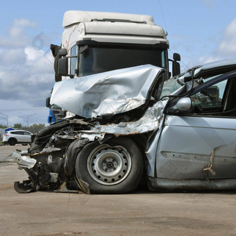 车<strong>事故事故</strong>破碎的车