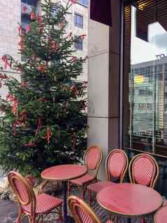 街咖啡馆圣诞节树红色的饰品