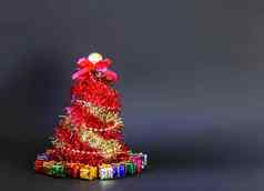 圣诞节树使闪亮的明亮的装饰加兰
