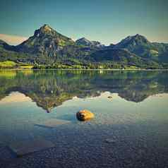 美丽的景观湖山夏天自然色彩斑斓的背景沃尔夫冈湖湖奥地利掌声
