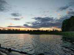 景观湖表面片段桨充气船