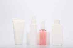 集美化妆品产品每天皮肤护理孤立的白色背景